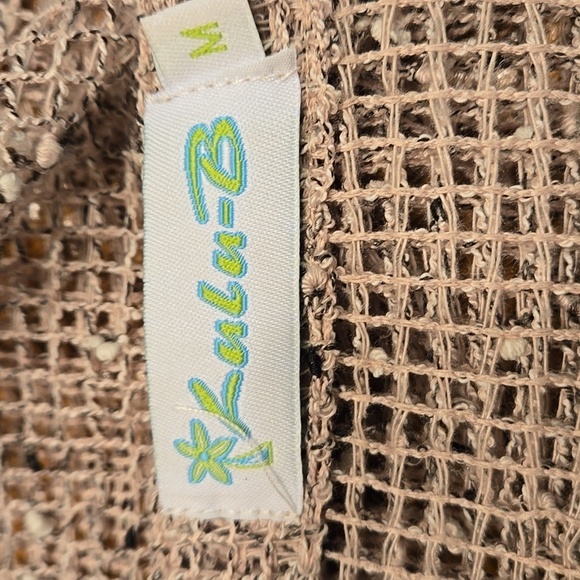 LU LU B 3/4 LENGTH SLEEVES PULLOVER TOP - Picture 6 of 8